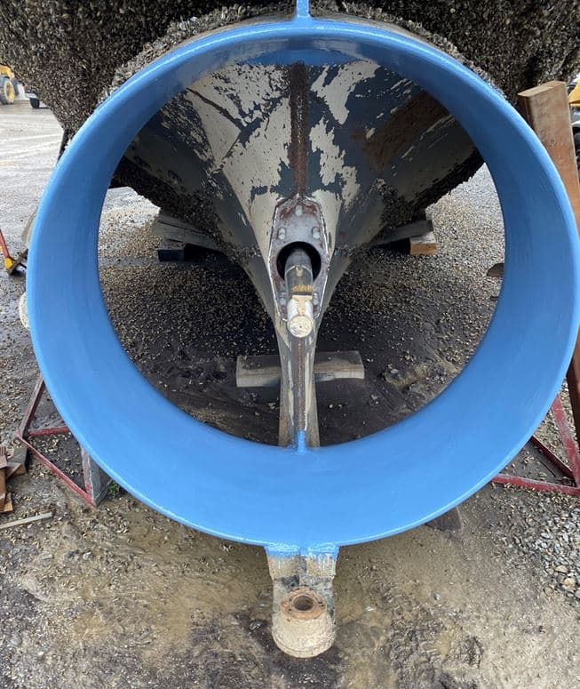 Protection contre la corrosion et la cavitation d'un support d'helice d'un bateau - après