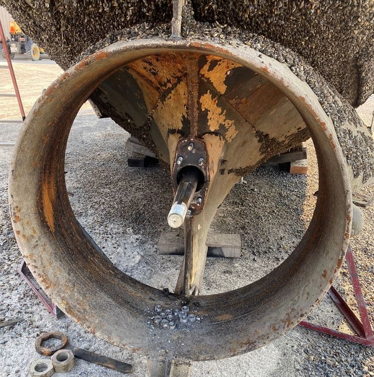 Protection contre la corrosion et la cavitation d'un support d'helice d'un bateau - avant