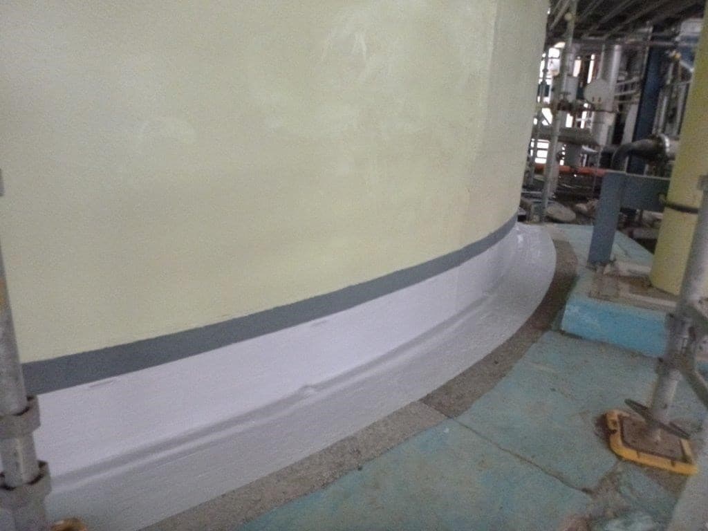 Protection pied d'un bac contre la corrosion - après